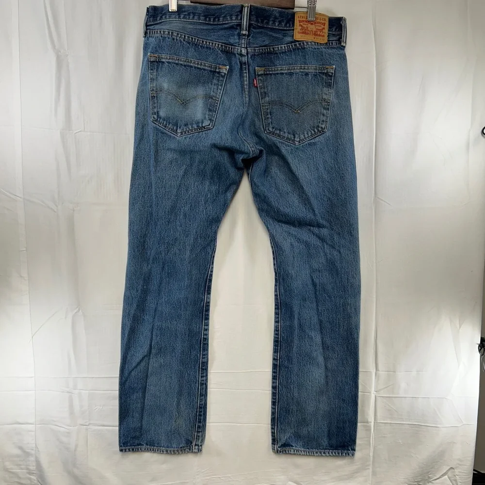 Levis note hard